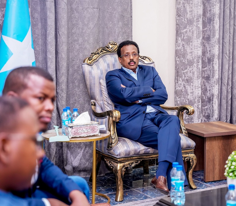 Farmaajo iyo Warbaahinta.jpg